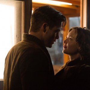 The Finest Hours: Chris Pine e Holly Grainger in una scena del film