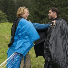 Point Break: Luke Bracey ed Edgar Ramirez in una scena del film