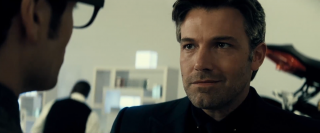 Batman v Superman: il ghigno di Ben Affleck in una scena del nuovo trailer