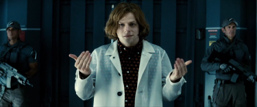 Batman v Superman: Jesse Eisenberg in una scena del nuovo trailer