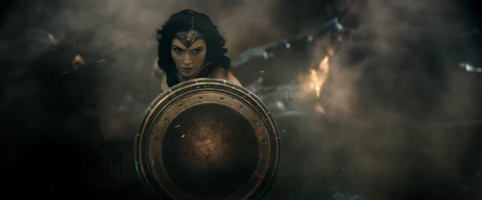 Batman v Superman: Gal Gadot in una scena del nuovo trailer