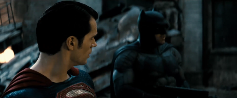 Batman v Superman: Ben Affleck e Henry Cavill in una scena del nuovo trailer