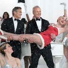 A Very Murray Christmas: Paul Schaffer, George Clooney, Bill Murray e Miley Cyrus in una foto dello speciale