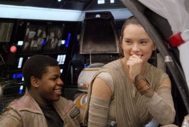 Star Wars: Il risveglio della forza, John Boyega e Daisy Ridley sul set del film