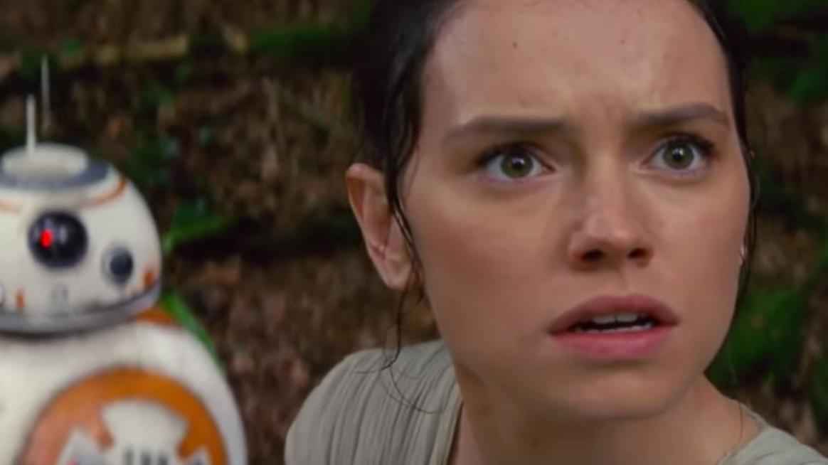 Daisy Ridley nei panni di Rey