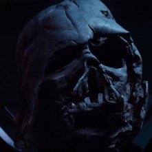 Star Wars: Il risveglio della forza, il casco di Darth Vader in una scena del film