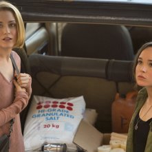 Into the Forest: Ellen Page ed Evan Rachel Wood si contendono una tanica