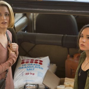 Into the Forest: Ellen Page ed Evan Rachel Wood si contendono una tanica