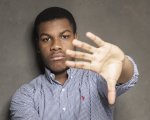 John Boyega contro William Shatner: 'Bevi un tè e stai zitto'