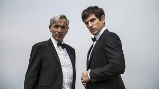 Anacleto: Agente secreto - Imanol Arias e Quim Gutiérrez in tenuta da agenti segreti