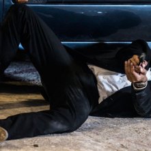 Anacleto: Agente secreto - Imanol Arias con la pistola in pugno