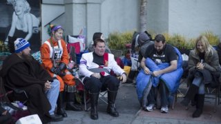Star Wars: Il risveglio della forza - Fan accampati a Hollywood in attesa della premiere mondiale