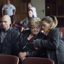 D'Ardennen: Viviane de Muynck, Veerle Baetens e Jeroen Perceval in una scena