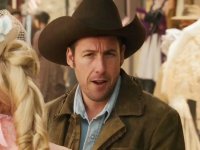 Adam Sandler ha celebrato il matrimonio di Taylor Swift e Travis Kelce: 'Baciatevi ogni giorno'