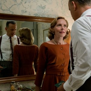 Il ponte delle spie: Tom Hanks con Amy Ryan in una scena del film