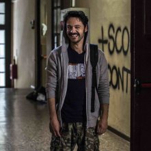 The Pills - Sempre meglio che lavorare: Luigi Di Capua sorridente in una foto dal set