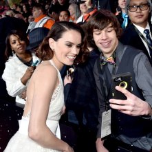 Daisyridleypremierestarwarsforceawakensv4Eyqjsxlaox