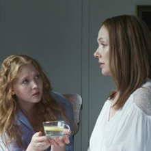 Boris Sans Béatrice - Isolda Dychauk porge da bere a Simone-Élise Girard