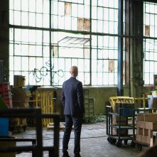 Boris Sans Béatrice - James Hyndman di spalle nella sua azienda