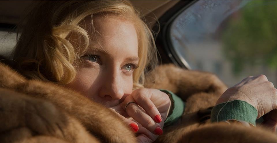 Carol: una assorta Cate Blanchett in un suggestivo primo piano dell'attrice