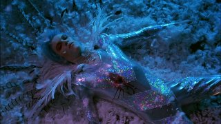 Velvet Goldmine: Jonathan Rhys Meyers in una scena del film