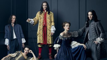 Versailles: i protagonisti della serie in una foto promozionale