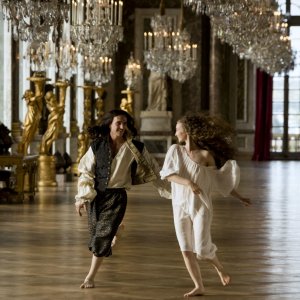 Versailles: George Blagden in una foto della serie