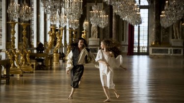 Versailles: George Blagden in una foto della serie