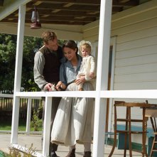 The Light Between Oceans: Michael Fassbender e Alicia Vikander in una scena familiare