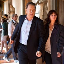 Inferno: Tom Hanks e Felicity Jones in una foto del film