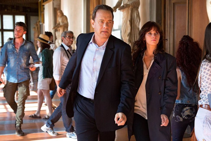 Inferno: Tom Hanks e Felicity Jones in una foto del film