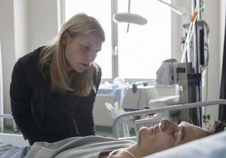 Homeland: Claire Danes e Rupert Friend in A False Glimmer