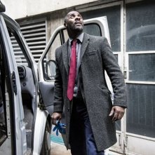 Luther: Idris Elba in una scena della stagione 4