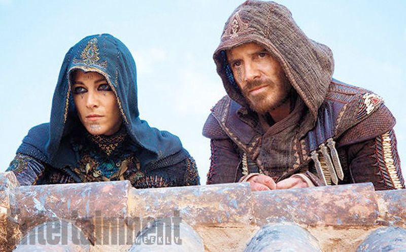 Assassin's Creed: Michael Fassbender e Ariane Labed in una scena del film