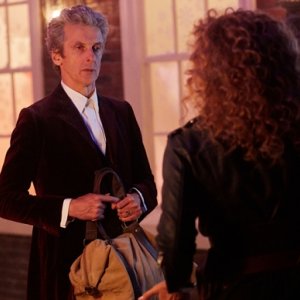 Doctor Who: Peter Capaldi e Alex Kingston in una foto dell'episodio The Husbands of River Song