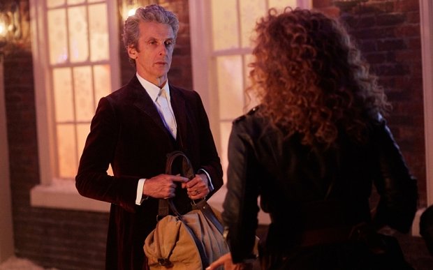 Doctor Who: Peter Capaldi e Alex Kingston in una foto dell'episodio The Husbands of River Song