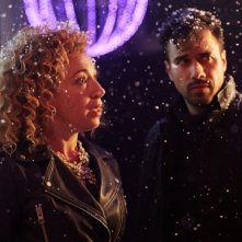 Doctor Who: un'immagine dello speciale natalizio con Alex Kingston e Phillip Rhys The Husbands of River Song