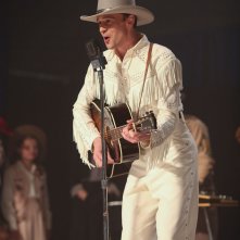 I Saw The Light - Tom Hiddleston durante un'esibizione