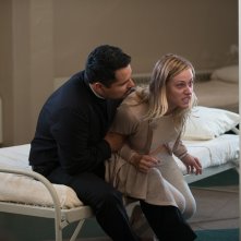 The Vatican Tapes: Michael Peña e Olivia Dudley in una scena del film