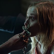 The Vatican Tapes: una indemoniata Olivia Dudley in una scena del film