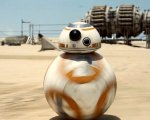 Star Wars: John Boyega 'salva' BB-8 a Shangai