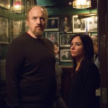 Louis C.K. e Pamela Adlon nella serie Louie