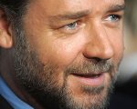 Russell Crowe contro Virgin Atlantic: 'non può imbarcare l'hoverboard'