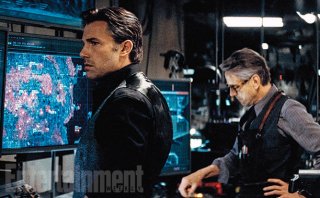 Batman v Superman: Dawn of Justice - Ben Affleck e Jeremy Irons nella Batcaverna