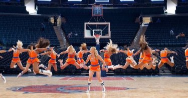 Un disastro di ragazza: Amy Schumer balla in una scena del film