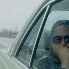 Arms and the Dudes: Jonah Hill appoggiato al finestrino