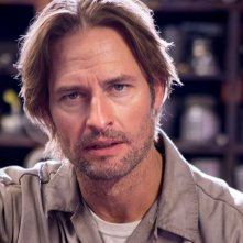 Colony: un'immagine del protagonista Josh Holloway