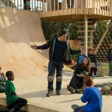 Daddy's Home: Mark Wahlberg, Linda Cardellini e Will Ferrell in una scena del film