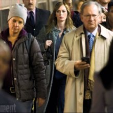 The Girl on the Train: Emily Blunt in mezzo a una folla di passeggeri