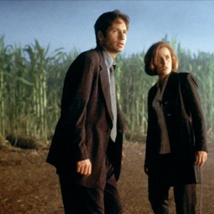 X-Files - Il film: Mulder e Scully in una scena